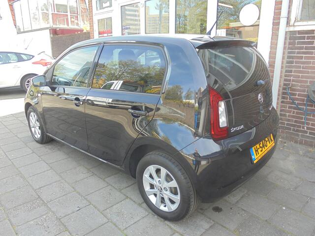 Skoda CITIGO 1.0 Greentech Style Zwart met wit Dak, Airco, Bots waarschuwingssysteem, Cruise Control, LM velgen, Blue Tooth