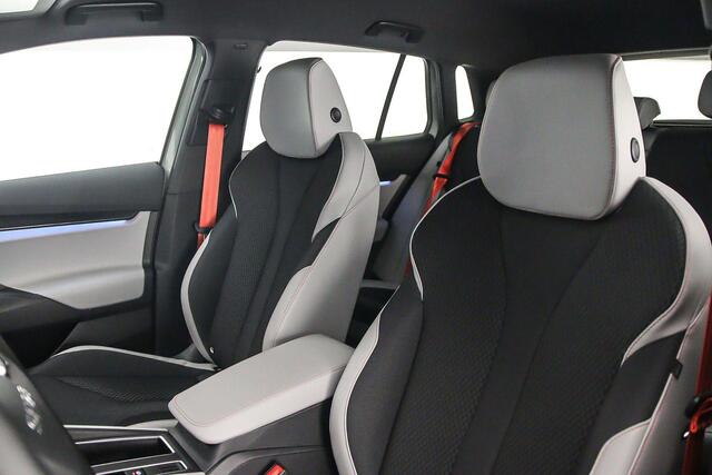 Skoda Elroq 85 Business Edition 286pk Automaat Trekhaak, Elektrische achterklep, Adaptive cruise control, Navigatie, Achteruitrijcamera, Stuurwiel verwarmd, LED verlichting