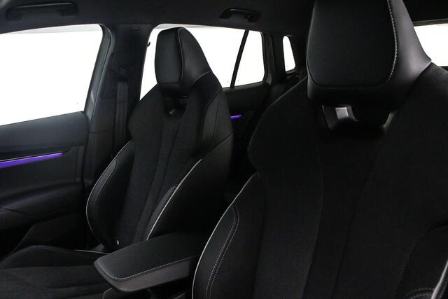 Skoda Elroq 85 Sportline 286pk Automaat Trekhaak, Adaptive cruise control, Achteruitrijcamera, Navigatie, LED koplampen, Stuurwiel verwarmd, Parkeersensoren, App connect