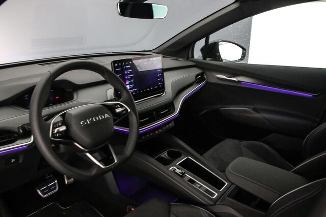 Skoda Elroq 85 Sportline 286pk Automaat Trekhaak, Adaptive cruise control, Achteruitrijcamera, Navigatie, LED koplampen, Stuurwiel verwarmd, Parkeersensoren, App connect