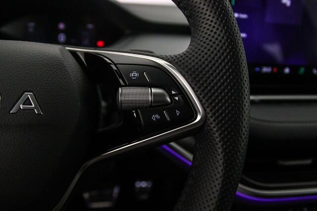 Skoda Elroq 85 Sportline 286pk Automaat Trekhaak, Adaptive cruise control, Achteruitrijcamera, Navigatie, LED koplampen, Stuurwiel verwarmd, Parkeersensoren, App connect