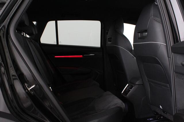 Skoda Elroq 85 Sportline > Warmtepomp/Trekhaak/Black Magic...