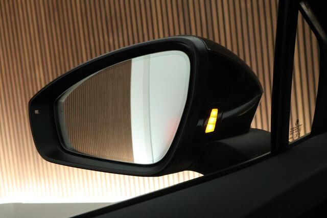 Skoda Elroq 85 286pk Business Edition Trekhaak Keyless Stoelverwarming Camera Navigatie