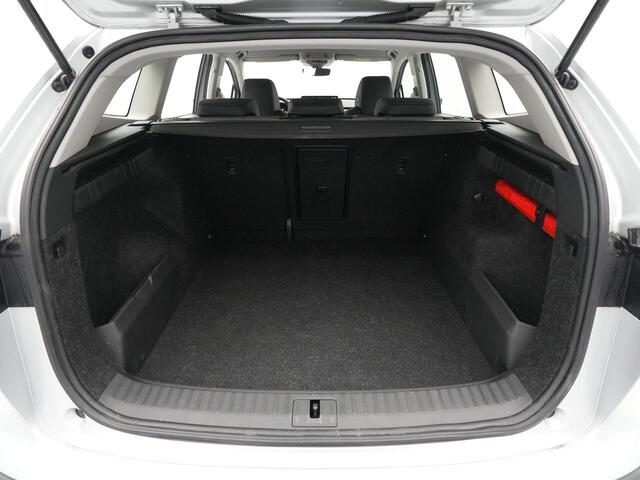 Skoda Enyaq iV 60 180pk | Achteruitrijcamera | Parkeer sensoren | Navigatie | 19 inch velgen |