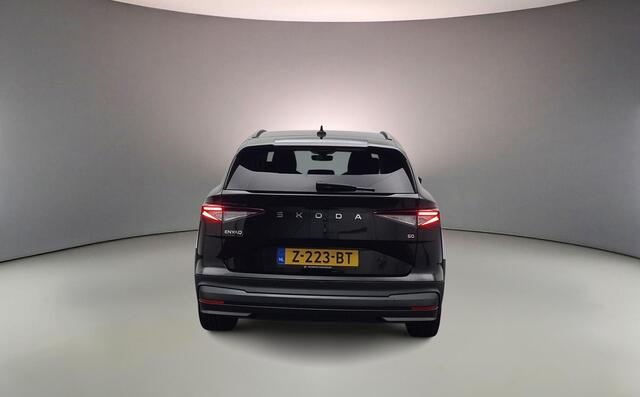 Skoda Enyaq iV 60 Selection 180pk Automaat Trekhaak, Adaptive cruise control, Lederen bekleding, Achteruitrijcamera, Navigatie, Stoelverwarming, Parkeersensoren, Stuurwiel verwarmd