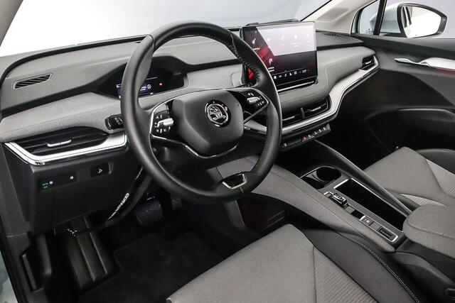 Skoda Enyaq iV 60 180pk Automaat Trekhaak, Adaptive cruise control, Navigatie, Parkeersensor achter, LED koplampen, Airco, DAB, Radio, App connect, Keyless start