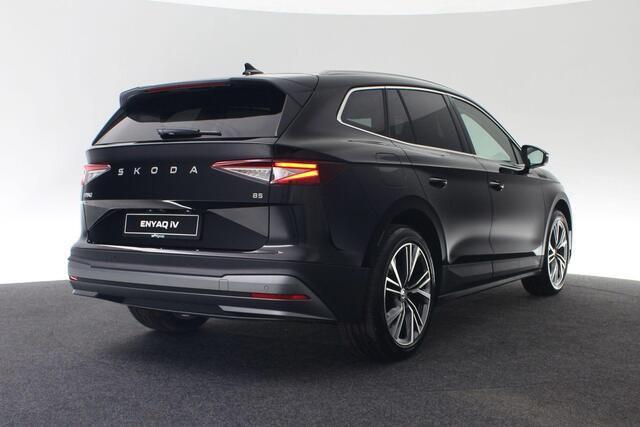 Skoda Enyaq iV Selection 210 kW / 286 pk Elektrisch wegklapbare trekhaak | Draadloze Apple Carplay/Android Auto | Verwarmbare voorstoelen | Verwarmbaar stuurwiel | Adaptive Cruise Control | Adaptive Lane Assist | 20 inch lichtmetalen velgen | Parkeersensoren voor & acht