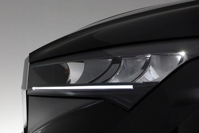 Skoda Enyaq iV Selection 210 kW / 286 pk Elektrisch wegklapbare trekhaak | Draadloze Apple Carplay/Android Auto | Verwarmbare voorstoelen | Verwarmbaar stuurwiel | Adaptive Cruise Control | Adaptive Lane Assist | 20 inch lichtmetalen velgen | Parkeersensoren voor & acht