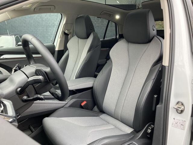 Skoda Enyaq iV Coupé Selection Elektromotor 210 kW / 286 pk SUV | Moon white | Business upgrade pakket | Panorama dak | 20'' inch velgen |