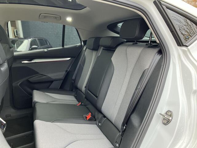 Skoda Enyaq iV Coupé Selection Elektromotor 210 kW / 286 pk SUV | Moon white | Business upgrade pakket | Panorama dak | 20'' inch velgen |