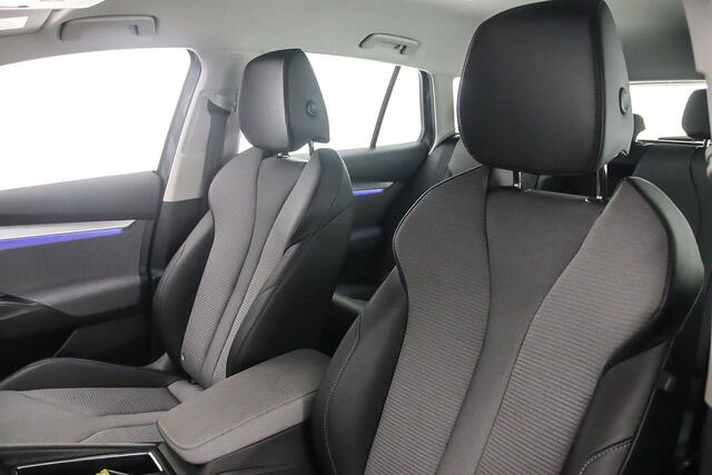Skoda Enyaq iV 60 Selection 180pk Automaat Achteruitrijcamera, Navigatie, Cruise control, Airco, App connect, LED koplampen, Parkeersensoren, DAB, Radio
