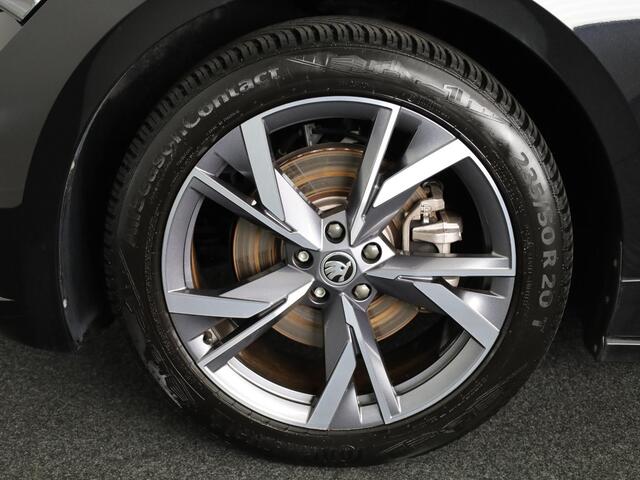 Skoda Enyaq iV 60 Sportline Business 180 pk | Navigatie | Parkeersensoren | Achteruitrijcamera | Autom. airco (3 zones) | Stoelverwarming |