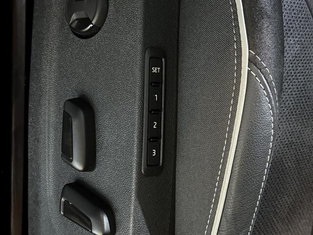 Skoda Enyaq iV 60 Sportline | Panoramadak | Business upgrade pakket | Lm velgen zwart betria 21 inch Zwart |