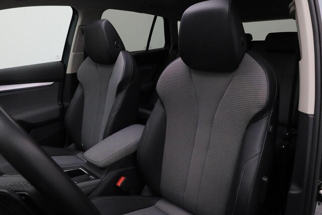Skoda Enyaq iV 80 204 pk | Warmtepomp | Panoramadak | Matrix LED | Rondomzicht camera | Stuur-/stoelverwarming | Navigatie | Adaptive Cruise