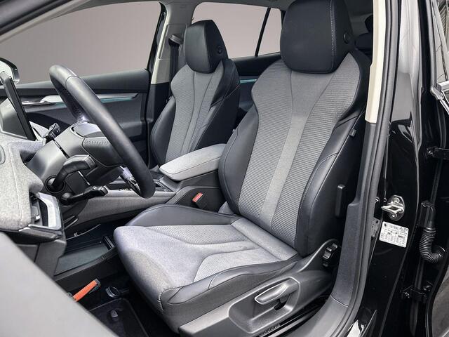Skoda Enyaq iV 60 Selection 180pk Automaat Adaptive cruise control, Navigatie, Achteruitrijcamera, LED verlichting, Parkeersensoren, Airco, DAB, Radio, App connect, Keyless start