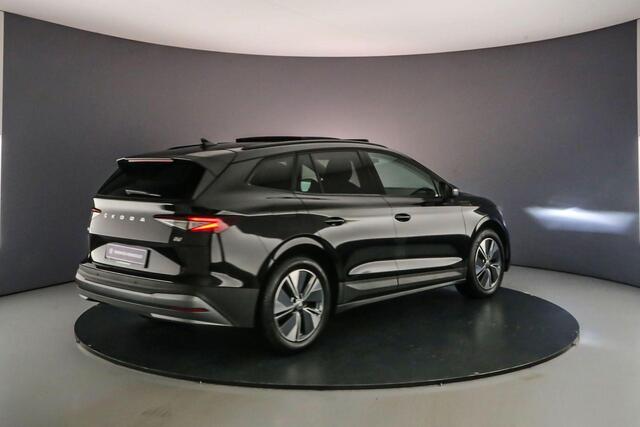 Skoda Enyaq iV 60 180pk Automaat Panoramadak, Adaptive cruise control, Navigatie, Stoelverwarming, LED verlichting, App connect, Parkeersensor achter, Airco, DAB