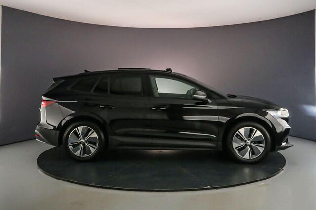 Skoda Enyaq iV 60 180pk Automaat Panoramadak, Adaptive cruise control, Navigatie, Stoelverwarming, LED verlichting, App connect, Parkeersensor achter, Airco, DAB