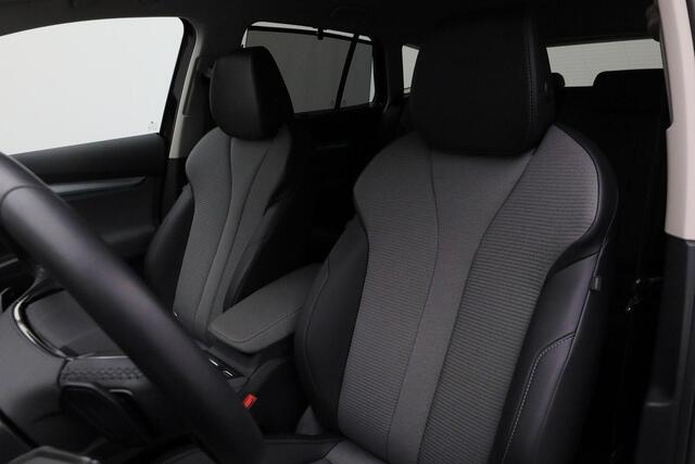 Skoda Enyaq iV 60 Business Edition Plus 58 kWh 180 pk | Geheugenstoel | Matrix LED | Stuur-/stoelverwarming | Achteruitrijcamera | Navigatie