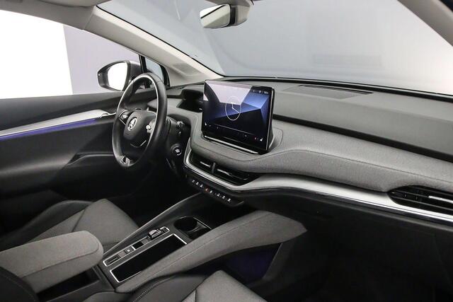 Skoda Enyaq iV 80 204pk Automaat Warmtepomp, Achteruitrijcamera, Adaptive cruise control, Navigatie, Elektrische achterklep, Stuurwiel verwarmd, Parkeersensoren, Stoelverwarming