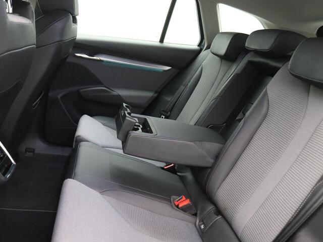 Skoda Enyaq iV 60 Trekhaak, Warmtepomp, Adaptive Cruise control, Lane- & Side Assist, Stoelverwarming, Keyless, Navigatie, Parkeersensoren