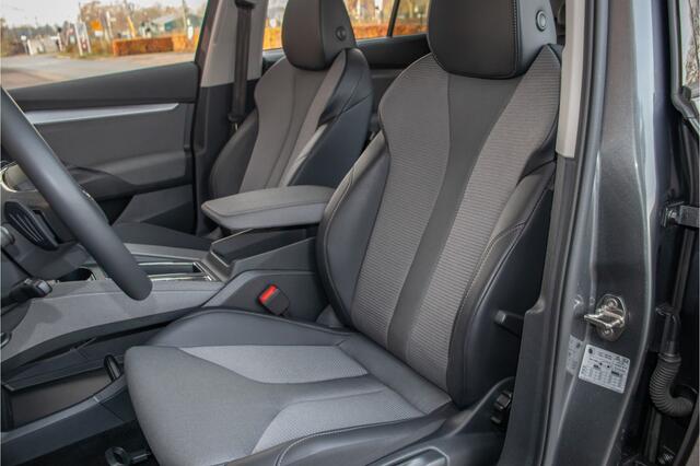 Skoda Enyaq iV 60 Clever, Adaptive Cruise, Stoel & Stuurverwarming, Keyless, Navigatie, Camera, Carplay, Sfeerverlichting.