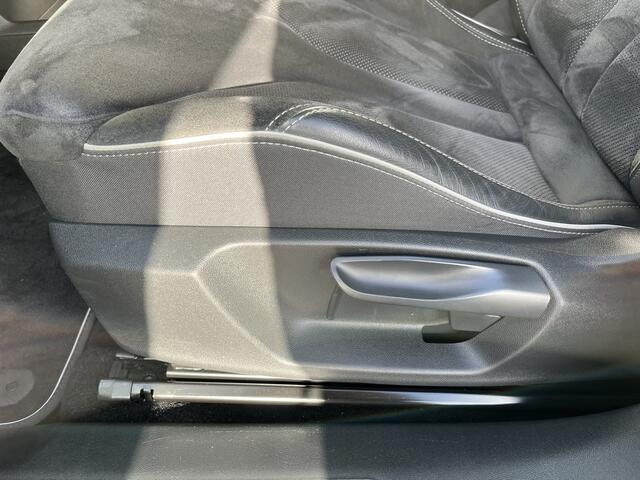 Skoda Enyaq iV 60 Sportline / CAMERA/ PARK. SENSOREN/ DODE HOEK/ CRYSTAL LIGHTING/ STOEL-STUURVERWARM./ KEYLESS/ ELEK. ACHTERKLEP/ ADAPT. CRUISE/ SMARTLINK/ NAVI/ CLIMA/ DAB/ 20" LMV