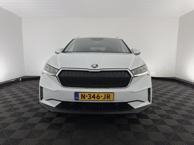 Skoda Enyaq iV 80 {SOH-90%} [ 3-Fase ] (INCL-BTW) *LEATHER-FABRIC | FULL-LED | DIGI-COCKPIT | CAMERA | KEYLESS | NAVI-FULLMAP | AMBIENT-LIGHT | ECC | HEATED-COMFORTSEATS | DAB+ | PDC | CRUISE | CARPLAY | TOWBAR | 19"ALU*