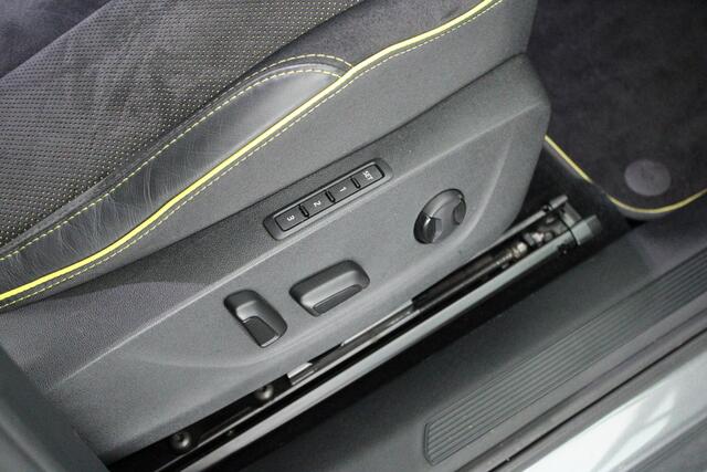 Skoda Enyaq iV Coupé 80 RS 299pk SOH 90% Panoramadak Warmtepomp Memory Stoelverwarming Keyless Navigatie