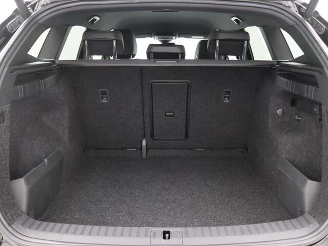 Skoda Enyaq iV 60 Founders Edition Black 180PK Aut. SOH 93%, 21" LM Velgen, Trekhaak, Alarm, Cruise Controle, Achteruitrijcamera, Crystal Face, Virtual Pedal, Stoelverwarming, Achteruitrijcamera, Keyless