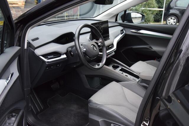 Skoda Enyaq iV 180PK Automaat 60 | Org. NL | BOVAG Garantie | SOH 94% | Warmtepomp | Trekhaak | Parkeersensoren + Camera | Apple Carplay/Android Auto |