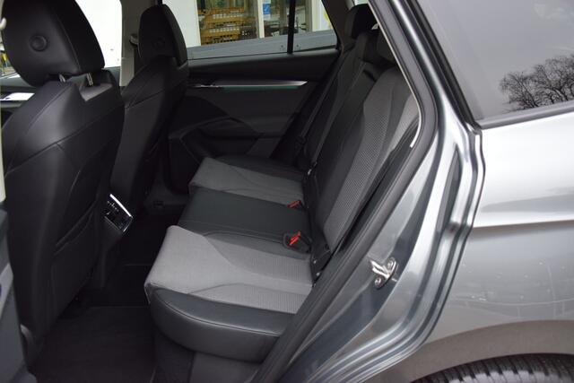 Skoda Enyaq iV 60 | Org. NL | BOVAG Garantie | Voorstoelen + Achterbank verwarmd | Achteruitrijcamera | Adaptive Cruise Control | Elektrisch verstelbare bestuurdersstoel | Verwarmde voorruit |