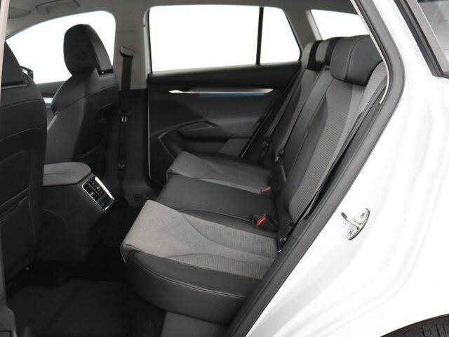 Skoda Enyaq iV 60 | SOH 92% | Trekhaak | Half leder | Sfeerverlichting | Carplay | Navigatie | 19'' | Cruise control | Parkeerhulp | Full LED