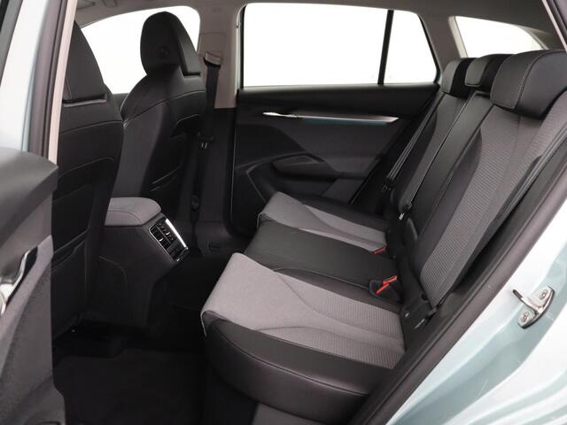 Skoda Enyaq iV 60 | Trekhaak | Carplay | Camera | Half leder | Navigatie | Parkeerhulp | Sfeerverlichting | Cruise control | Full LED | 19'' | Climate control