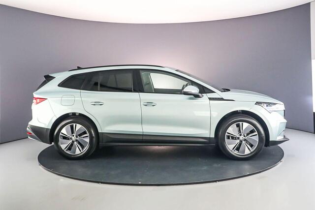 Skoda Enyaq iV 60 Business Edition Plus 180pk Automaat Panoramadak, Adaptive cruise control, Achteruitrijcamera, LED matrix koplampen, Stoelverwarming, Elektrische achterklep
