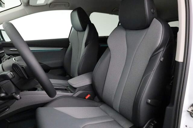 Skoda Enyaq iV Selection 132 kW / 180 pk | ¤ 4.519,- VOORRAADVOORDEEL!!! | 20" Inch Velgen | Achteruitrijcamera | Adaptive Cruise Control | Dodehoekdetectie | Keyless Entry | Stoelverwarming | Stuurwielverwarming