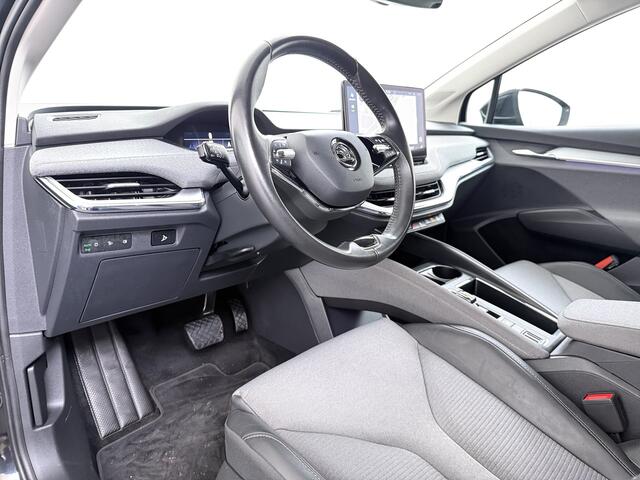 Skoda Enyaq iV 80 SOH 92% Trekhaak Lmv 21" Stoel+Stuurverwarming Matrix Led Camera Apple Carplay Android Auto Navi Ecc Cruise Control Pdc Draadloze telefoonlader Keyless Advanced Privacy Glas Led Isofix DAB Comfort+Klimaat+Licht Pakket 1.000KG Trekgewicht 1e Eigenaar Or