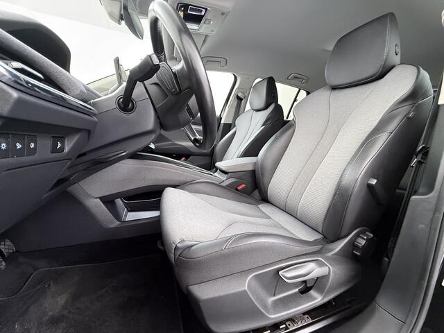 Skoda Enyaq iV 80 SOH 92% Trekhaak Lmv 21" Stoel+Stuurverwarming Matrix Led Camera Apple Carplay Android Auto Navi Ecc Cruise Control Pdc Draadloze telefoonlader Keyless Advanced Privacy Glas Led Isofix DAB Comfort+Klimaat+Licht Pakket 1.000KG Trekgewicht 1e Eigenaar Or