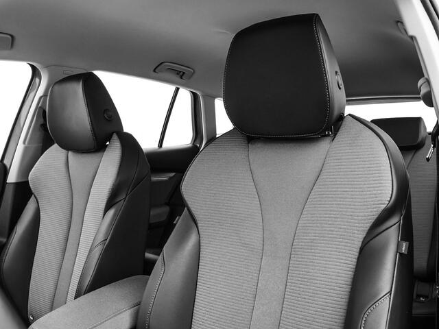 Skoda Enyaq iV 50 150pk Selection · Camera · Apple/Android Car Play · Navigatie · P-Sensoren · Cruise Control · Sfeerverlichting · 19'' Inch ·