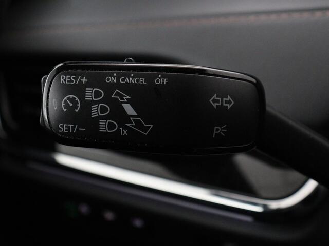 Skoda Enyaq iV 80 Founders Edition Silver | SOH 90% | Trekhaak | Matrix LED | Carplay | Camera | Stuurverwarming | Keyless | Navigatie