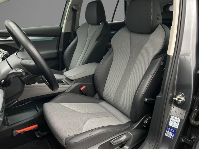 Skoda Enyaq iV 60 180pk Automaat Trekhaak, Cruise control, Achteruitrijcamera, LED koplampen, Stoelverwarming, Parkeersensoren, Navigatie, App connect