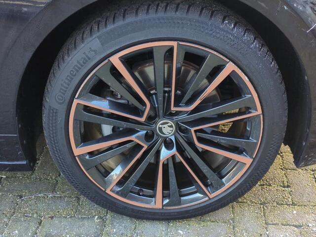 Skoda Enyaq iV 80 Founders Edition Black Comfort Tech | Geen import | Trekhaak