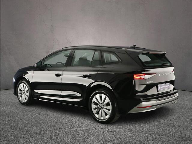 Skoda Enyaq iV 60 Selection 204pk Automaat Achteruitrijcamera, Adaptive cruise control, Navigatie, Stoelverwarming, LED koplampen, Stuurwiel verwarmd, Parkeersensoren