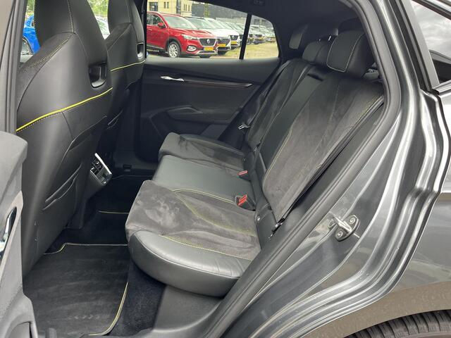 Skoda Enyaq iV Coupé 80 RS SOH 89% |ELEK. ACHTERKLEP| PANO| ELEK. STOEL MET MEMORY| NET ONDERHOUD GEHAD RIJKLAAR| RS KUIPSTOELEN| DODE HOEK SENSOR| CAMERA| STOEL + STUURVERWARMING|