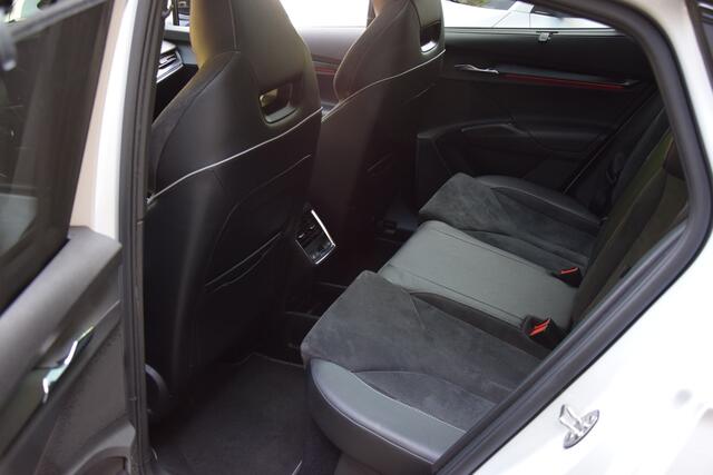 Skoda Enyaq iV Coupé 60 Sportline 180PK | Org. NL | BOVAG Garantie | SOH 91,81% | Trekhaak | Panoramadak | Stoelverwarming | Apple Carplay/Android Auto | Velgen 21'' | El. Kofferklep |