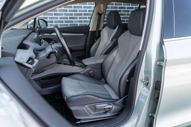 Skoda Enyaq iV 60 | Panoramadak | Trekhaak | 100kW laadmogelijkheid | Lichtmetalen Velgen 21 inch | Keyless Entry | Navigatie | LED Koplampen | Parkeersensoren