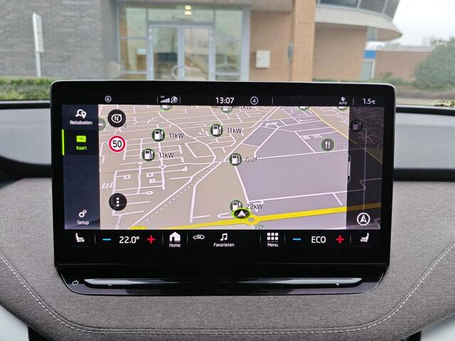 Skoda Enyaq iV 60 First Edition / SOH 92%/ AUTOMAAT/ PARK.SENSOREN V+A/ CAMERA/ MEMORY SEAT/ STOELVERWARMING/ CRUISE/ DIGITAL DASH/ KEYLESS/ NAVI/ CLIMA