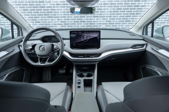 Skoda Enyaq iV 60 | Trekhaak | Achteruitrijcamera | Parkeersensoren | Keyless Entry | Privacy Glas | Sport Plus Pakket | Navigatie | Apple Carplay | Android Auto | Cruise Control | Climate Control