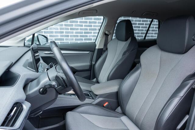 Skoda Enyaq iV 60 | Trekhaak | Achteruitrijcamera | Parkeersensoren | Keyless Entry | Privacy Glas | Sport Plus Pakket | Navigatie | Apple Carplay | Android Auto | Cruise Control | Climate Control