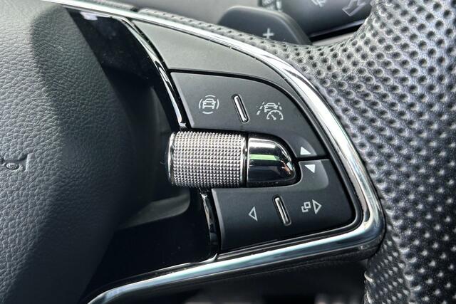 Skoda Enyaq iV 60 Sportline PANO LED KEYLESS 20"