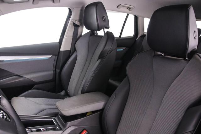 Skoda Enyaq iV 60 180pk Automaat, Cruise control, Parkeersensoren, Navigatie, App-connect, Climate control, DAB-radio, LED koplampen